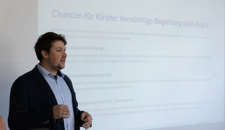 Referent hält Vortrag