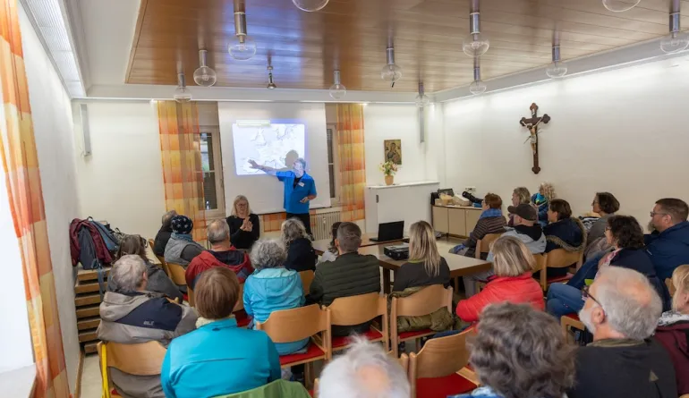 Voller Vortragssaal, Bild von unten