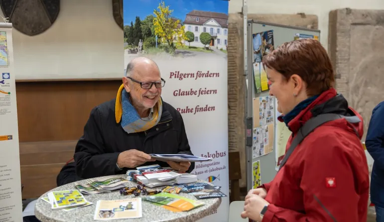 Mann und Frau im Gespräch