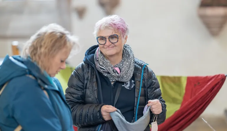 Dorothea Jüngst informiert über Hängematten