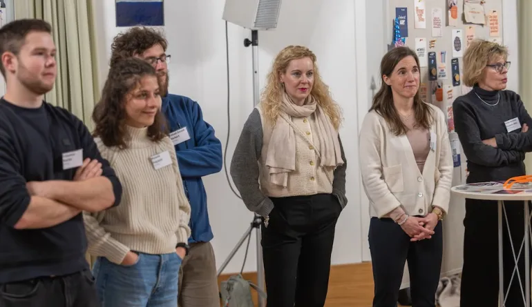 Mehrere Teilnehmende beim Markt der Möglichkeiten