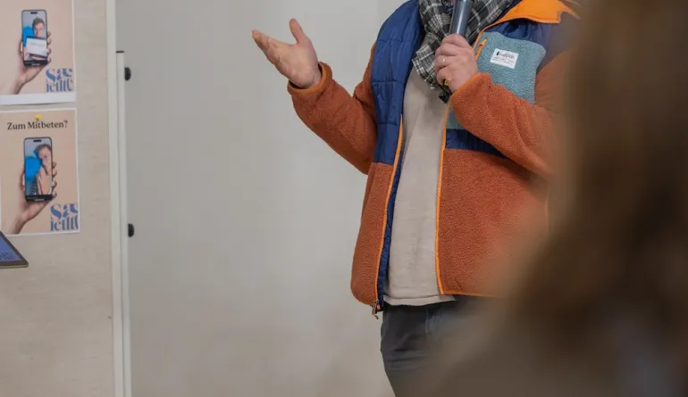 Experte stellt sein Projekt vor am Markt der Möglichkeiten