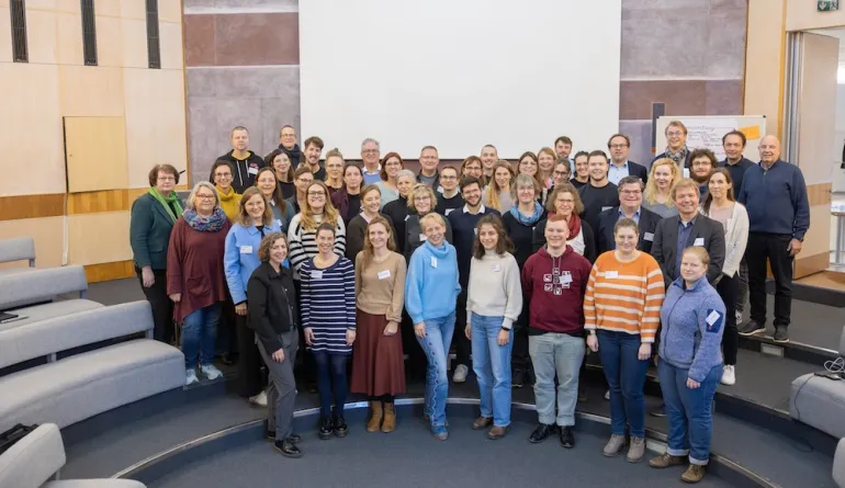 Gruppenbild mit allen Teilnehmenden 