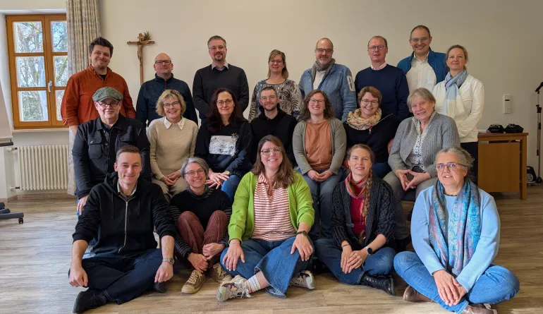 Gruppenbild aller Teilnehmenden