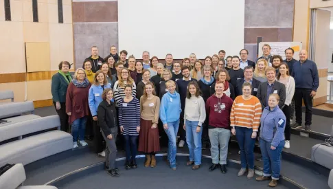 Gruppenbild mit allen Teilnehmenden 