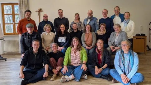 Gruppenbild aller Teilnehmenden